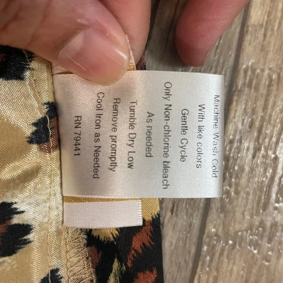 L.A. Intimates Leopard Print Satin Robe and Chemise Set Small - Picture 10 of 10